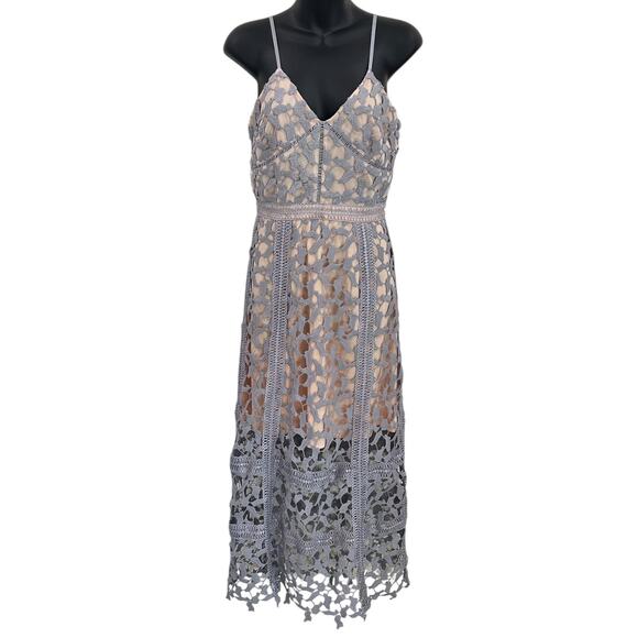 Elliatt Tingle Floral Lace Midi Dress In Lilac/Nude - Picture 2 of 8